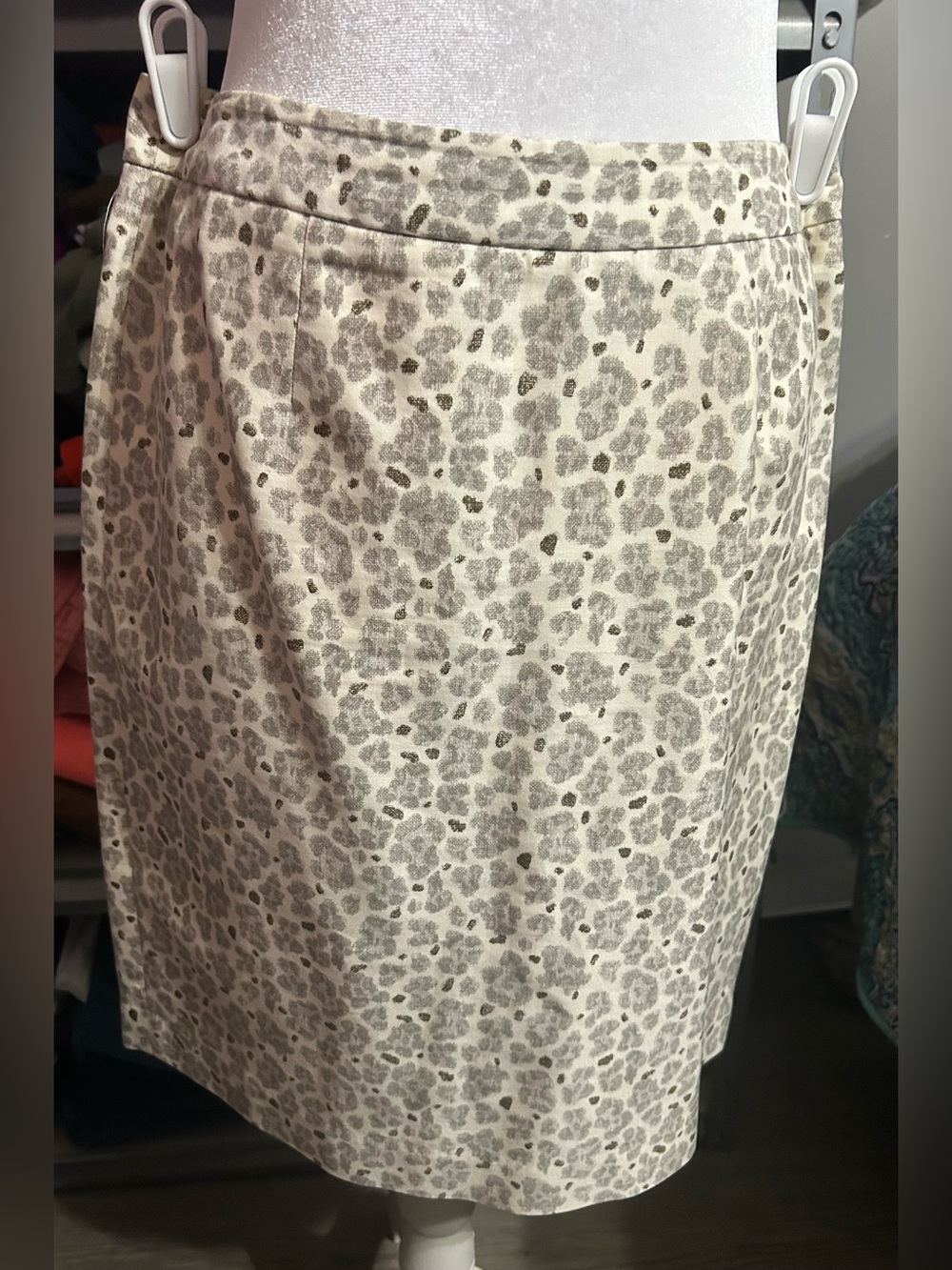 LOFT Cream and Gray Leopard Pencil Skirt back zip Size 8